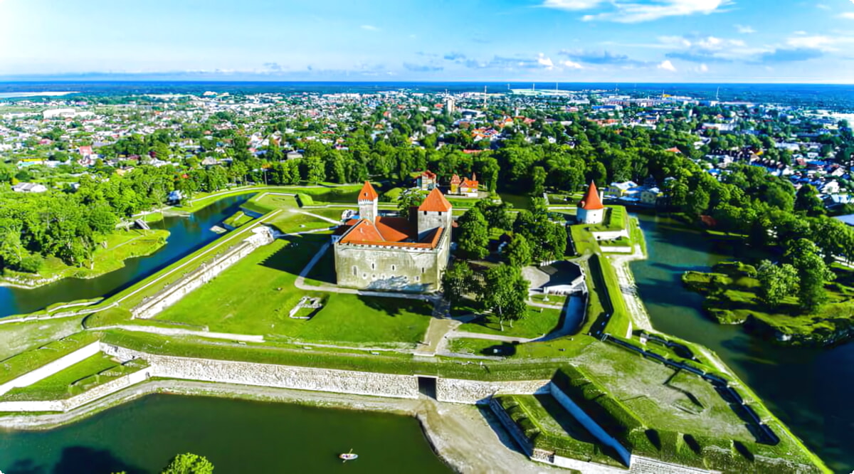 Onze autoverhuurservices bieden een gevarieerde selectie van voertuigen in Kuressaare.